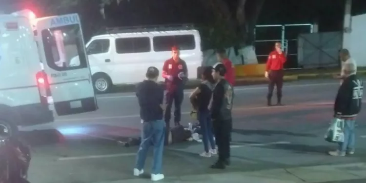 ¡Madrugada mortal en Huajuapan! Mujer muere tras choque entre dos motocicletas