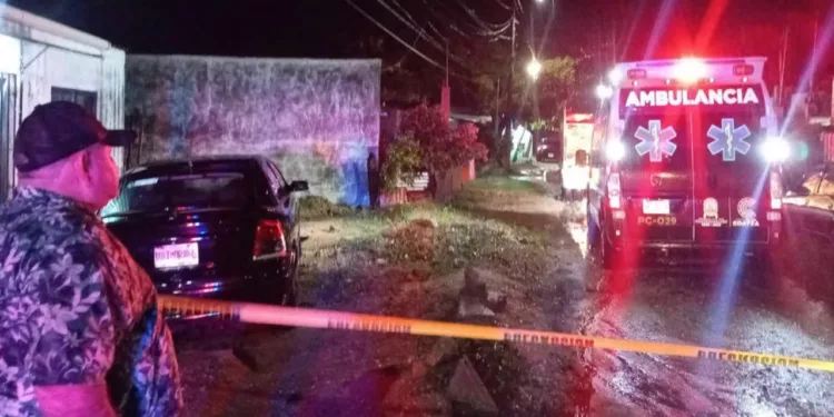 Frente frío deja 10 muertos en Veracruz: cuatro mujeres aplastadas por una barda y una familia intoxicada en su casa