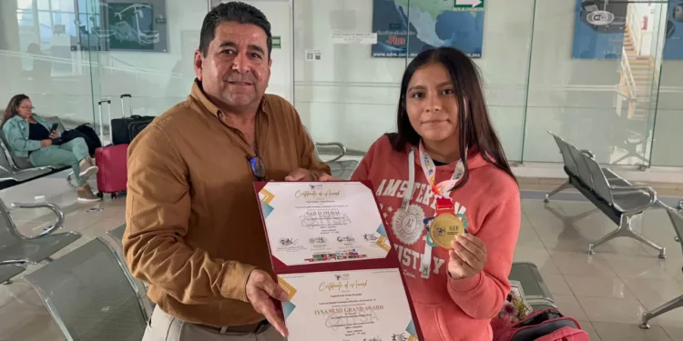 VIDEO | Mexicana de 16 años conquista el oro internacional con un extintor que apaga fuego mediante sonido