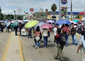 VIDEO | ¡Caos vial en Oaxaca! Sección 22 bloquea cuatro puntos estratégicos tras marcha