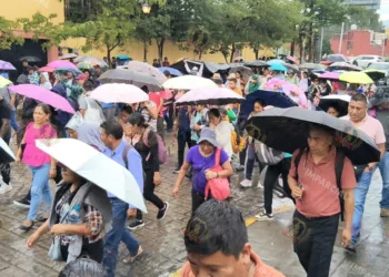VIDEO | Tras horas de bloqueos, se liberan los cruceros; marcha magisterial avanza bajo la lluvia