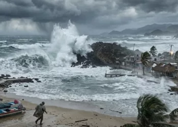 ¡Rachel se enfurece en el Pacífico! Huracán categoría 2 desata lluvias y olas de 6 metros