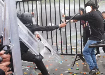 Bajo investigación 17 policías por la represión de la marcha por agua limpia en Guadalajara