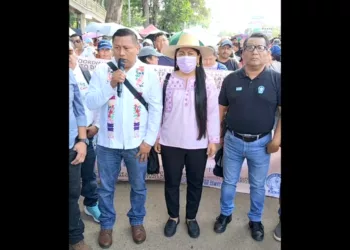 VIDEO | Dos mil docentes toman las calles de Oaxaca y anuncian plantón de 72 horas