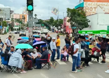 VIDEO | ¡OTRA VEZ EL CAOS! Sección 22 toma las calles y realiza bloqueos que ponen a Oaxaca de cabeza