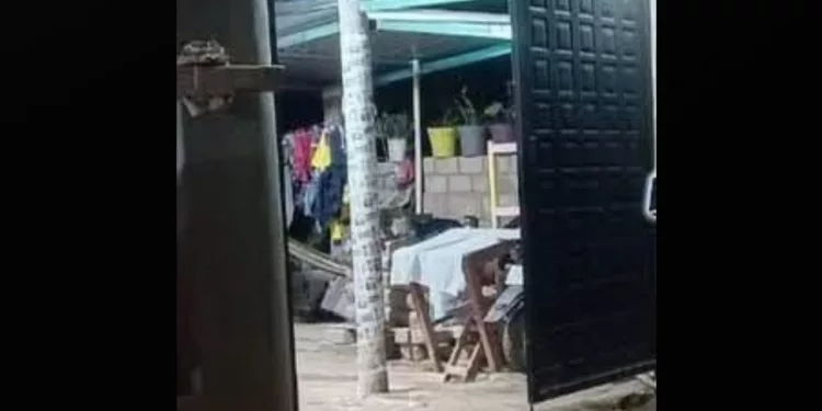 ¡Ataque a quemarropa en Miahuatlán! Balean a mujer dentro de su casa y la reportan grave
