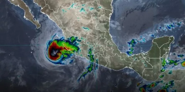 ¡Trudy ruge frente al Pacífico! Huracán categoría 2 amenaza con lluvias torrenciales, olas de seis metros y vientos de 100 km/h