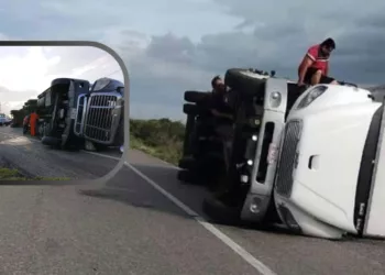 ¡La Ventosa se convierte en trampa para tráileres! Ráfagas de 100 km/h vuelcan dos unidades en el Istmo