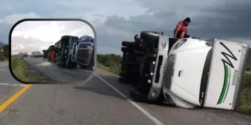 ¡La Ventosa se convierte en trampa para tráileres! Ráfagas de 100 km/h vuelcan dos unidades en el Istmo