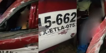 VIDEO | ¡Entre fierros retorcidos y gritos de auxilio! Vuelca taxi foráneo en la Federal 190; reportan víctimas prensadas