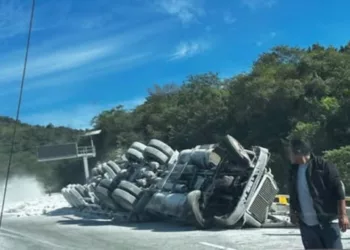 VIDEO | ¡Alerta en la Barranca Larga–Ventanilla! Vuelca tráiler y afecta la circulación